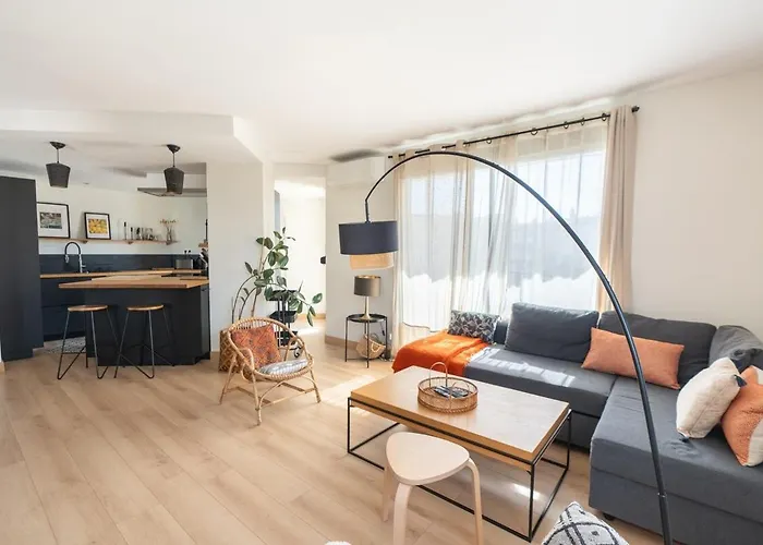 La Desirade, T3, Clim, Terrasse, Pkg, Centre Ville